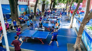 白宇打高尔夫球被偶遇 挥杆动作干净利落身材比例超好