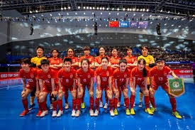 卡里克曼联首训两主力回归战曼城，巨头场边监督